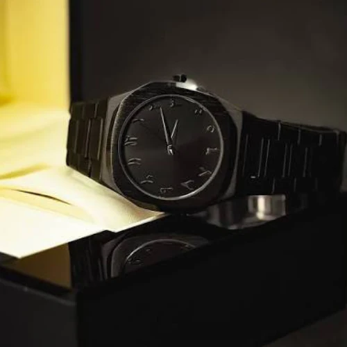 Black Arabic Aura Watch – Elegant Stainless Steel Timepiece - Image 3